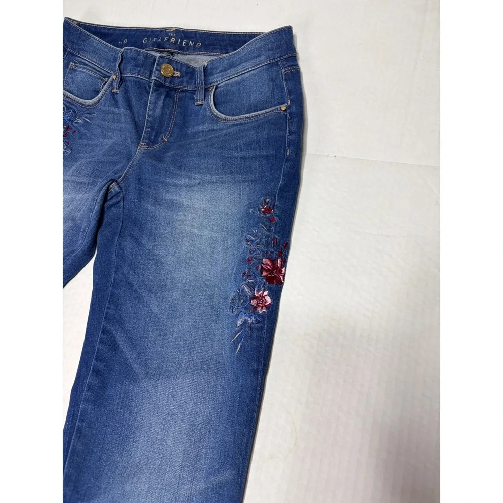 Chicos The Girlfriend Jeans Womens 0 Medium Wash Floral Embroidered Cuffed Slim